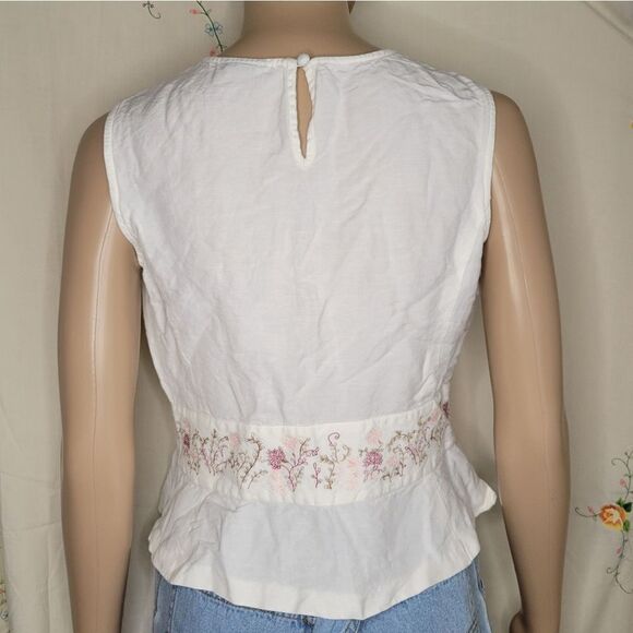 Ann Taylor ivory Linen Blend Embroidered top. - Picture 3 of 10